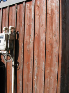 車庫の裏ですがこちらはおだれを作る予定なので塗り替えませんでした。