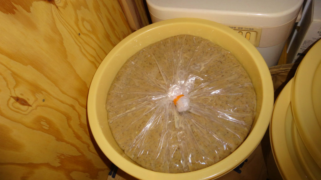 しっかり縛って熟成させます。