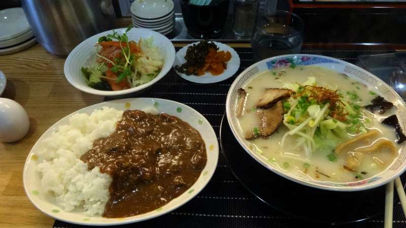 カレーはおまけについたって感じではなく、このままで一品って感じでした。ちょっとおおかった!