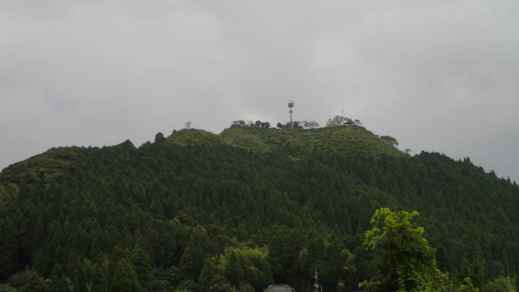 台風が近づいたら山をみて雲をチェックします。