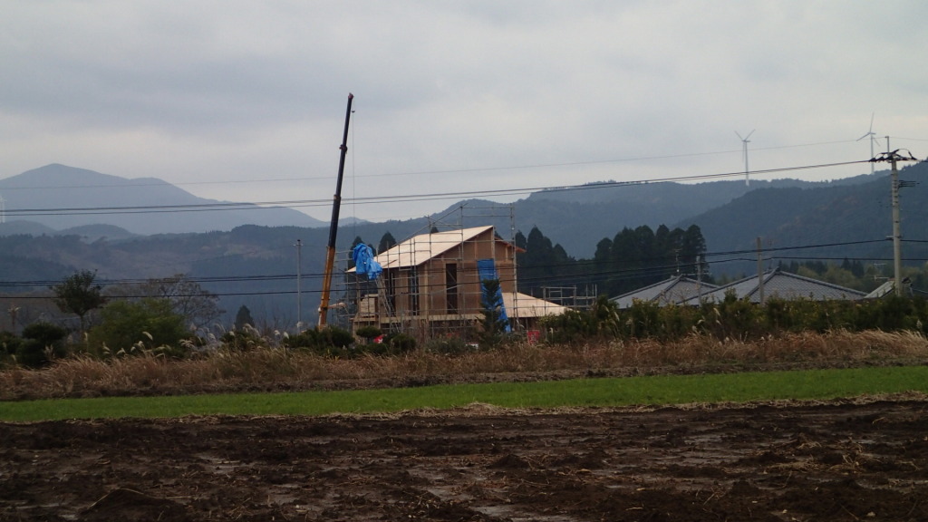 棟上げ、工事は進んでいます。