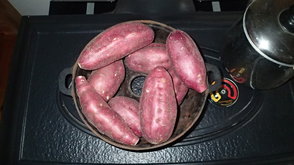 こんな寒い日は焼き芋です。