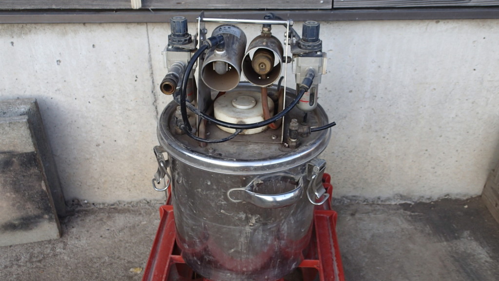 煙霧器も活躍します。