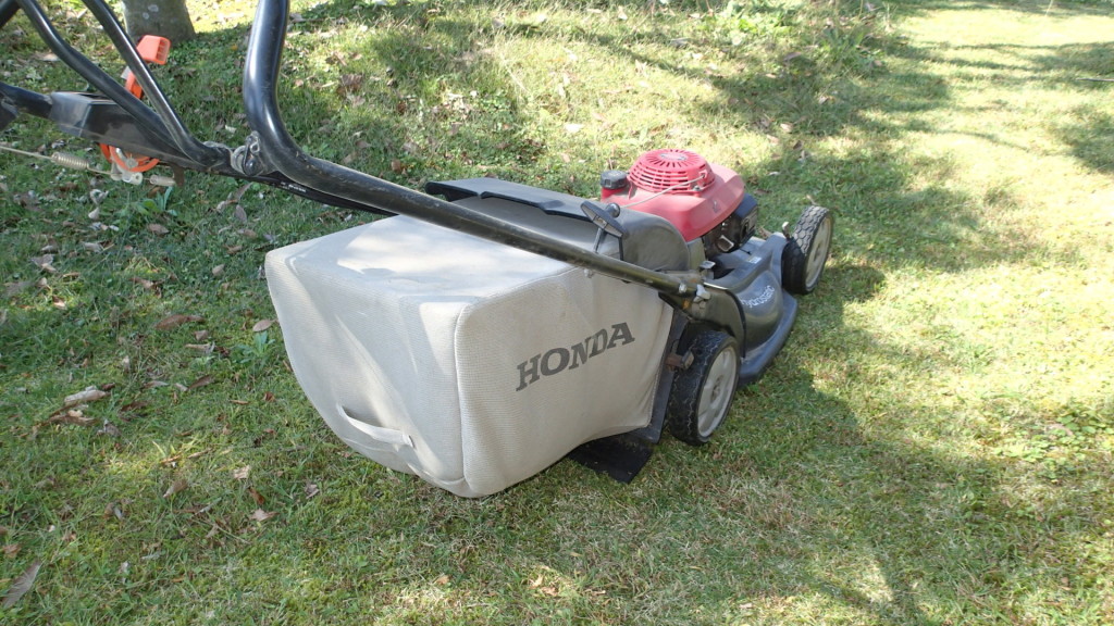 ホンダの芝刈り機、ぼくはホンダのバイクに乗っていました。