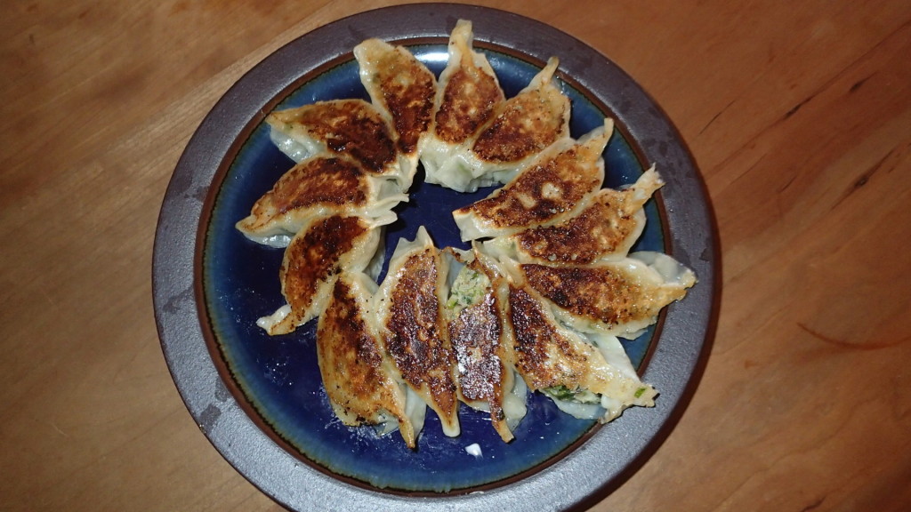 フライパンに皿を載せてひっくり返すことが出来て満足です。