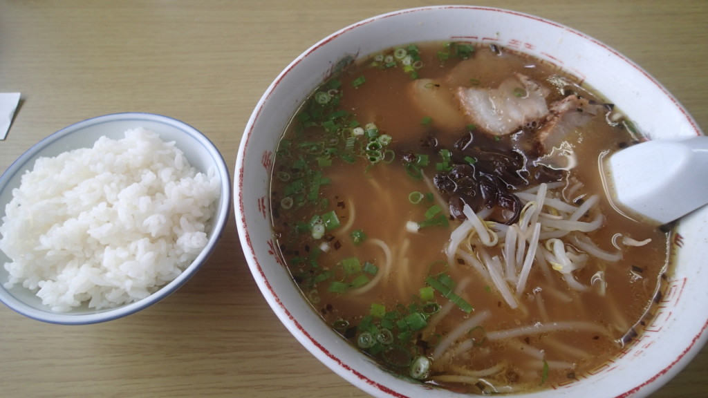 昨日の昼飯、元気を出すためと時間節約