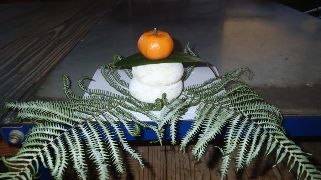 一年お世話になった選花機にお供えしました。